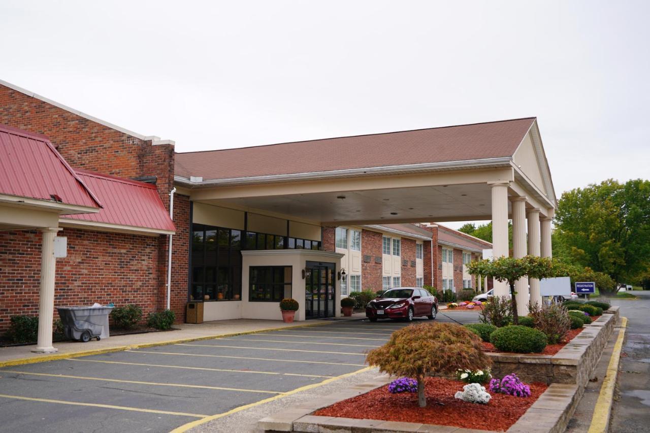 Rodeway Inn & Suites East Windsor Exterior foto